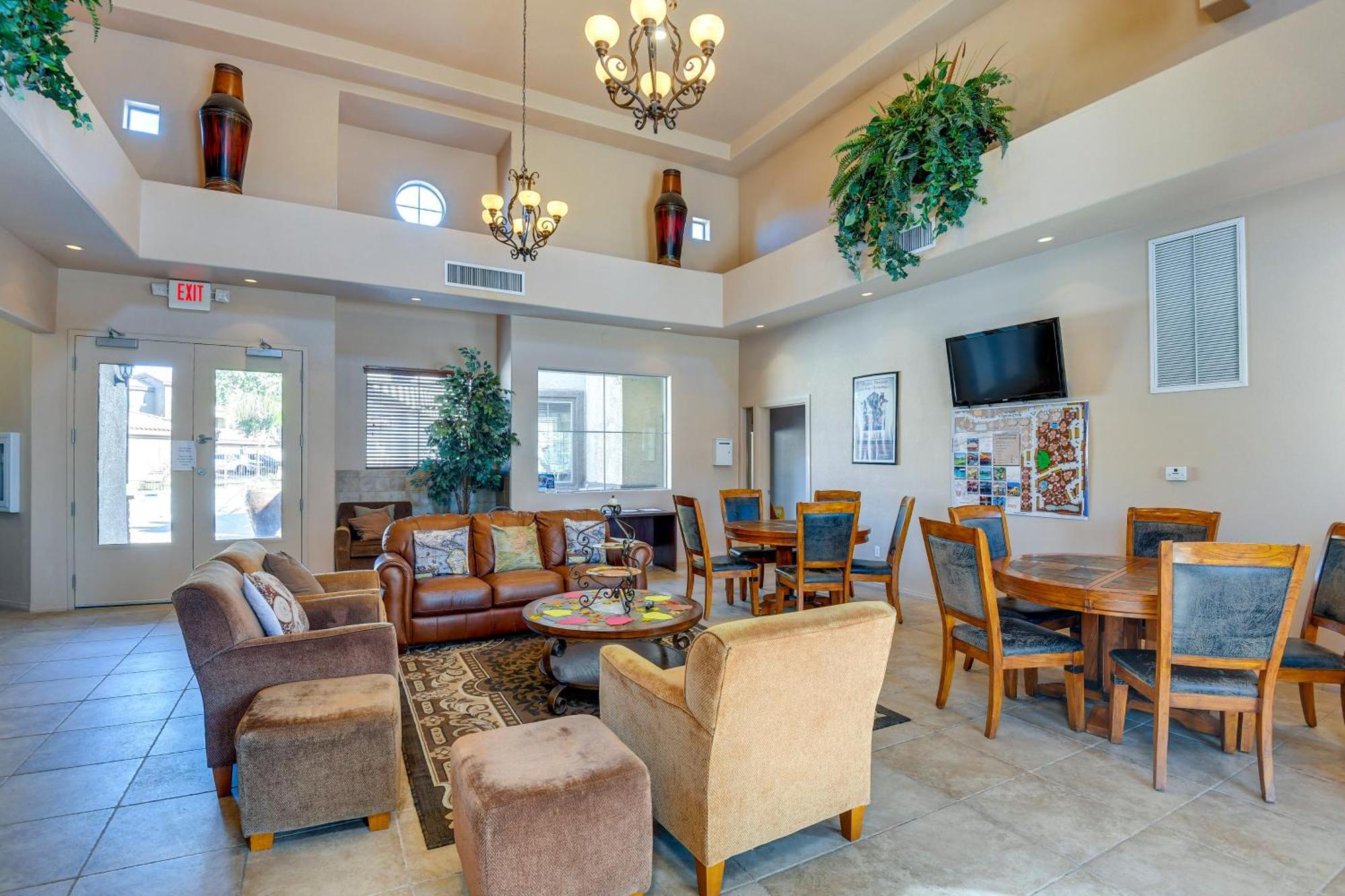With Private Patio And Grill Pool Access! * Mesa
