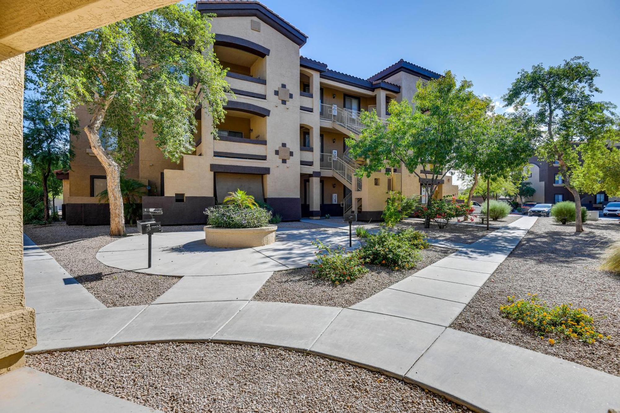 With Private Patio And Grill Pool Access! * Mesa