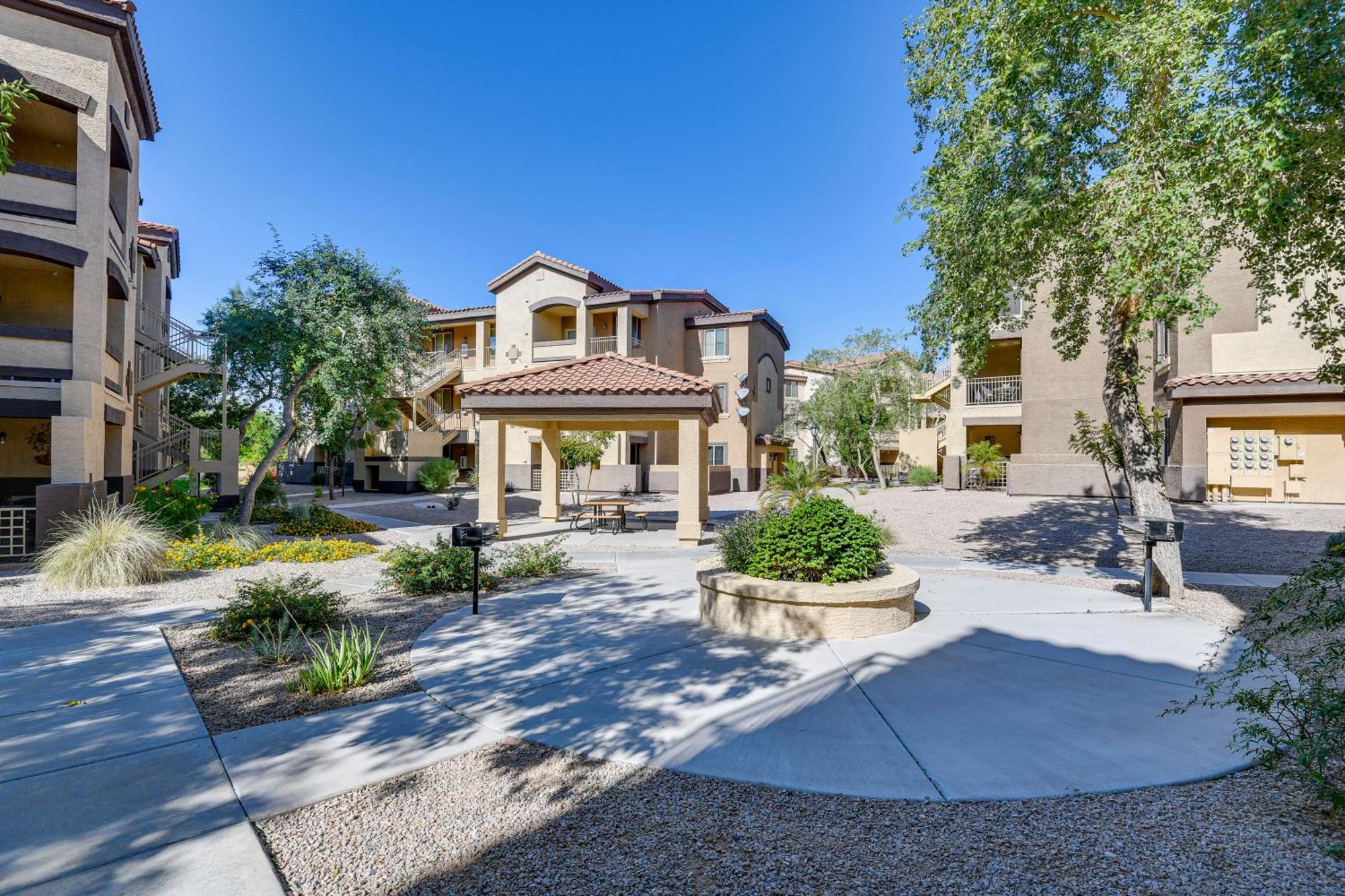 With Private Patio And Grill Pool Access! Appartement
